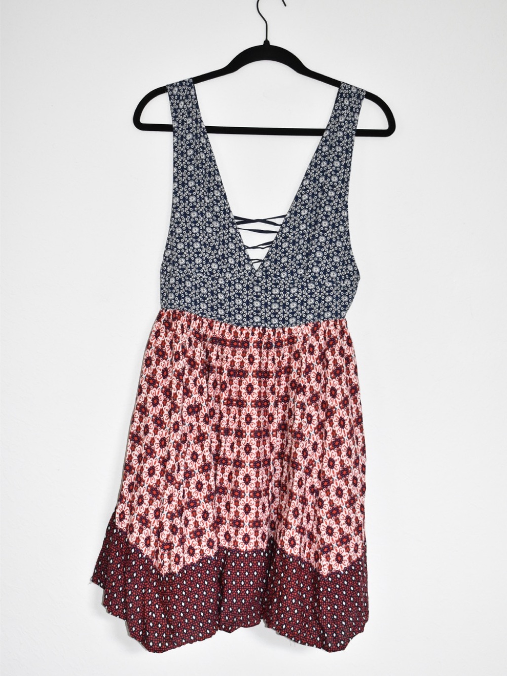 NWT’s Lulu’s Bohemian La Vie en Roses Navy Blue & Red Floral Print Dress size M - Picture 2 of 10